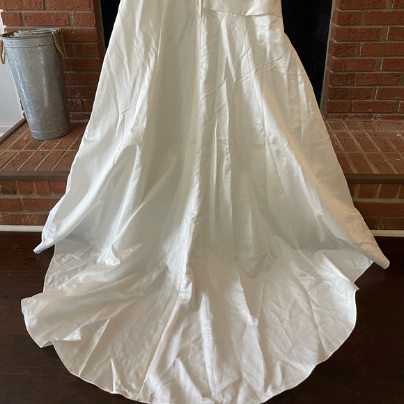 David’s Bridal size 16 softwhite strapless ruched wedding dress with lace - Picture 8 of 15